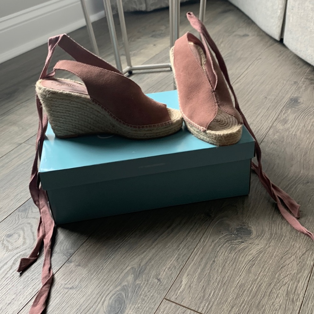 Seychelles.  Interrelated rose suede wedges from Anthropologie